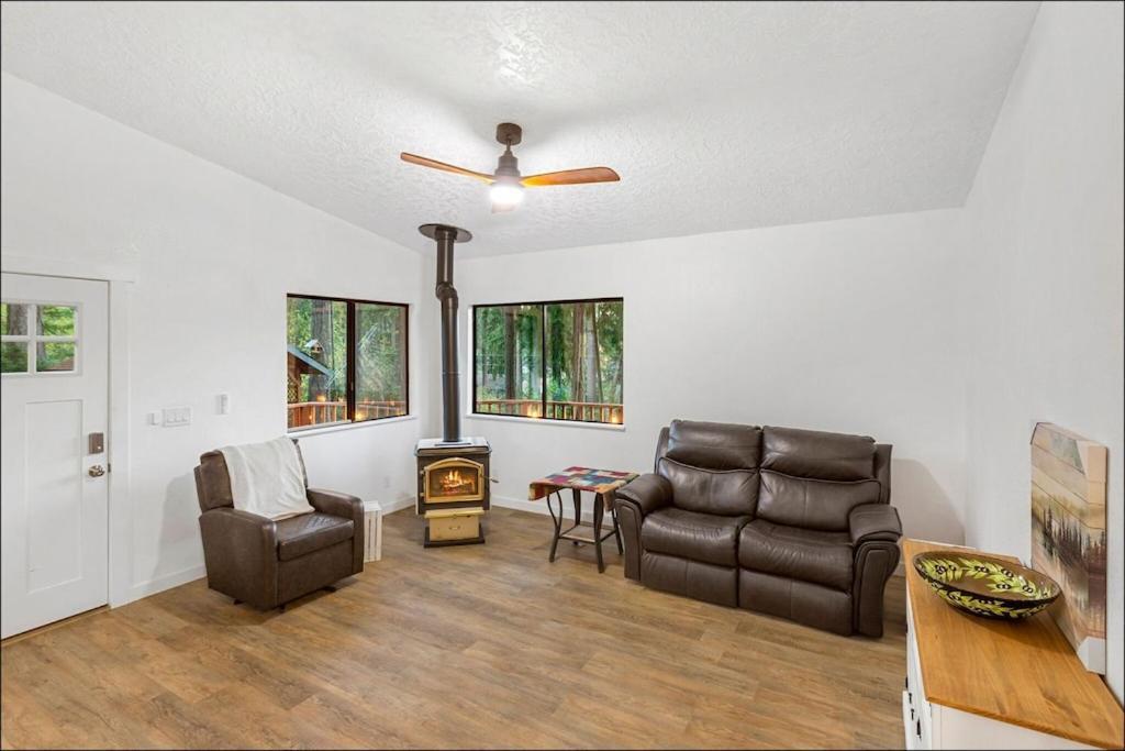 Lakebay Cottage エクステリア 写真